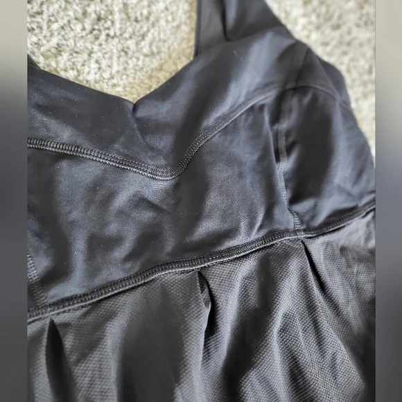 Lululemon tank - Picture 2 of 5